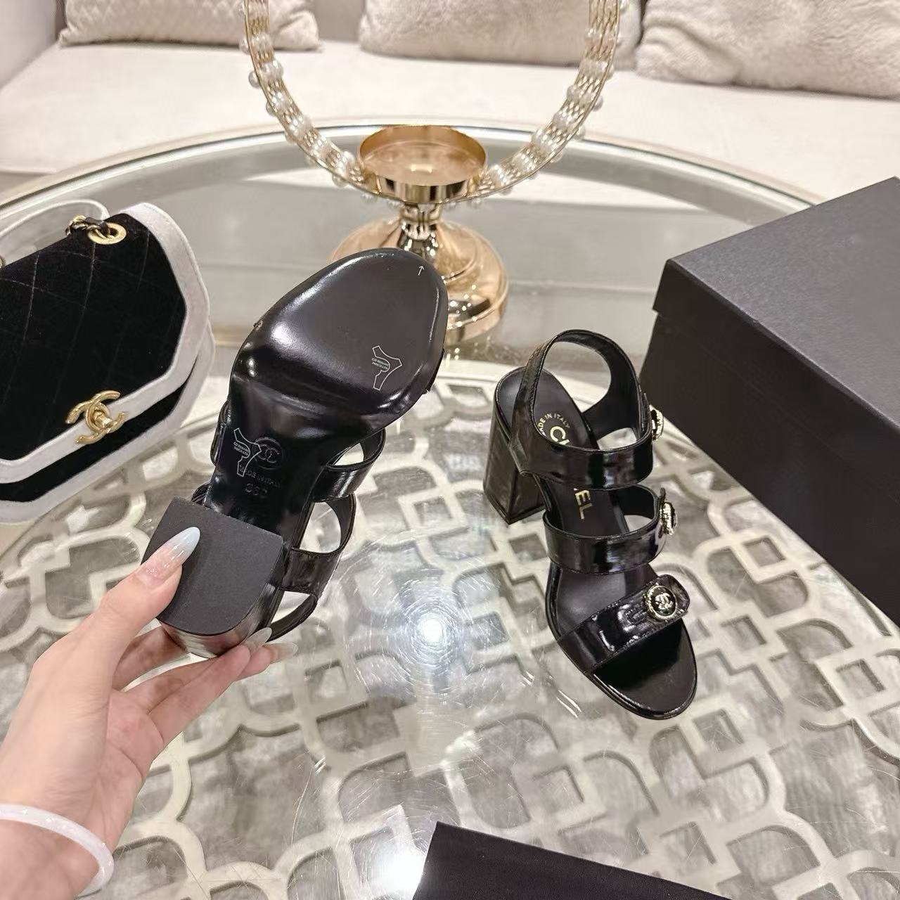 CHANE1 高品質ダブルCバックルハイヒールサンダル【50％割引+送料無料】