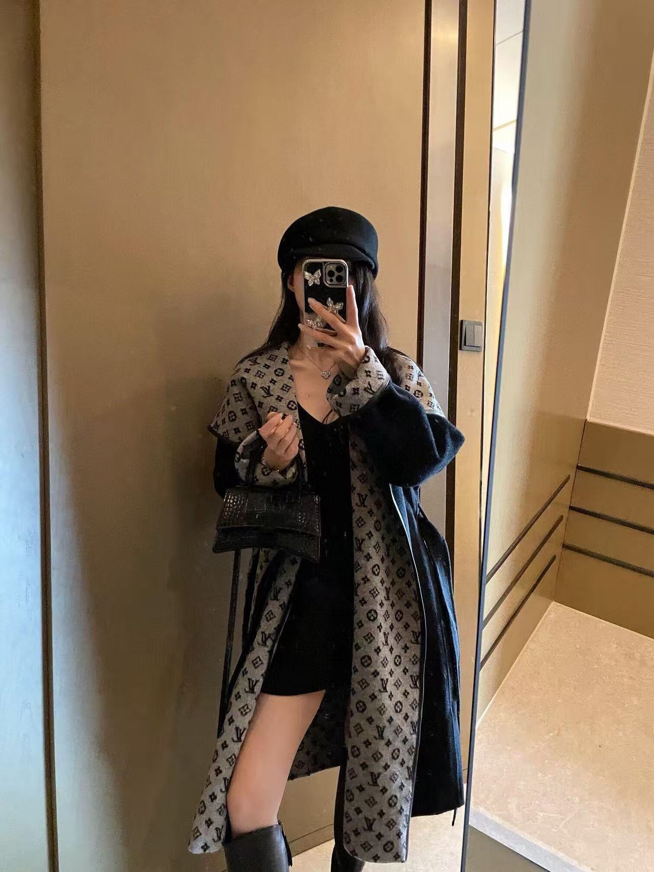 LVプリントのフード付きカシミアコート【50％割引+送料無料】