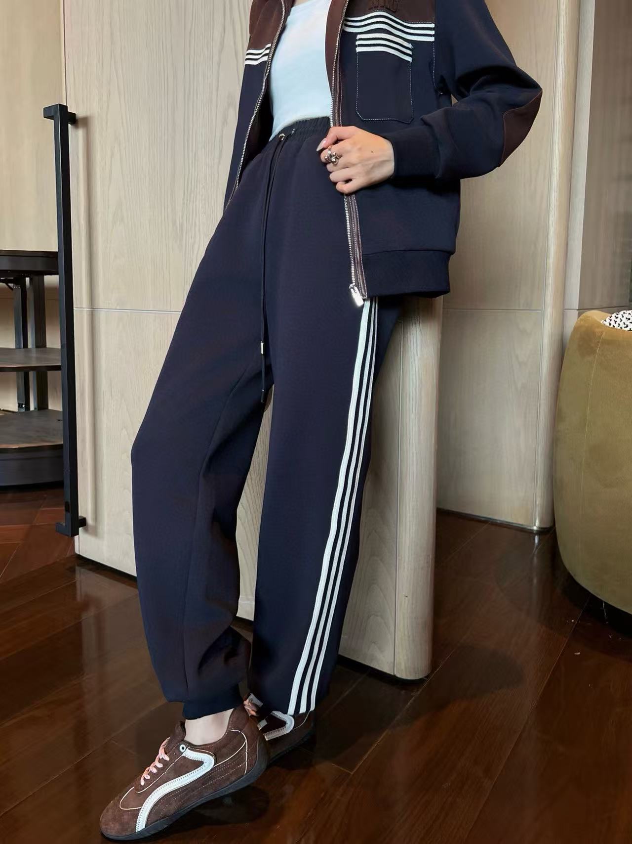 M1UM1U 襟付きジップアップジャケット+パンツ ツーピースセット【50%割引+送料無料】