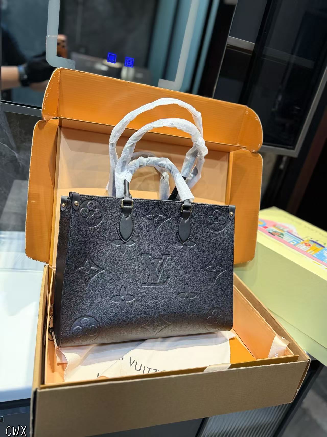 LV Onthegoジャングルトートバッグ【50％割引+送料無料】