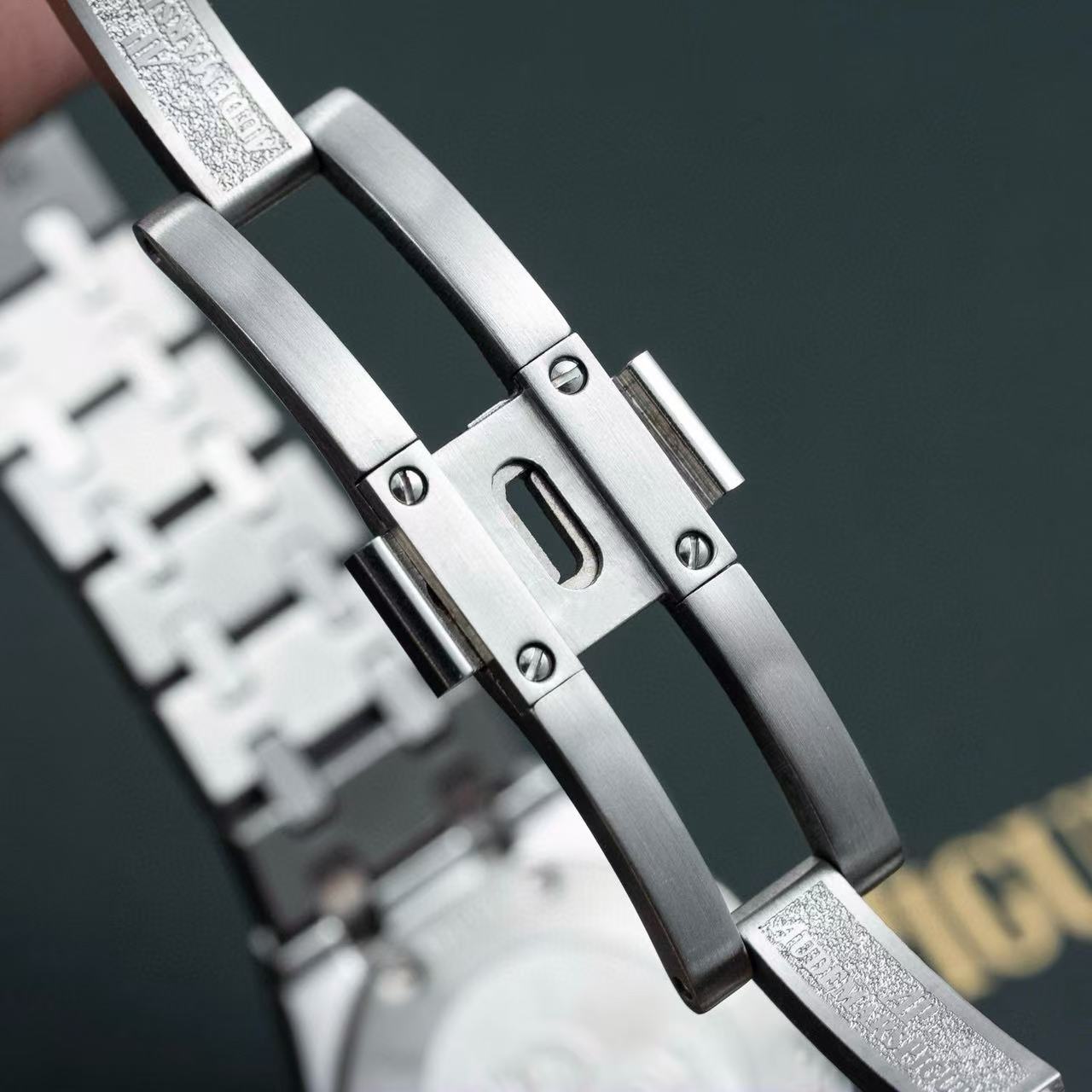 Audemarsp1guetダイヤモンドをあしらったレディース腕時計【50%割引+送料無料】