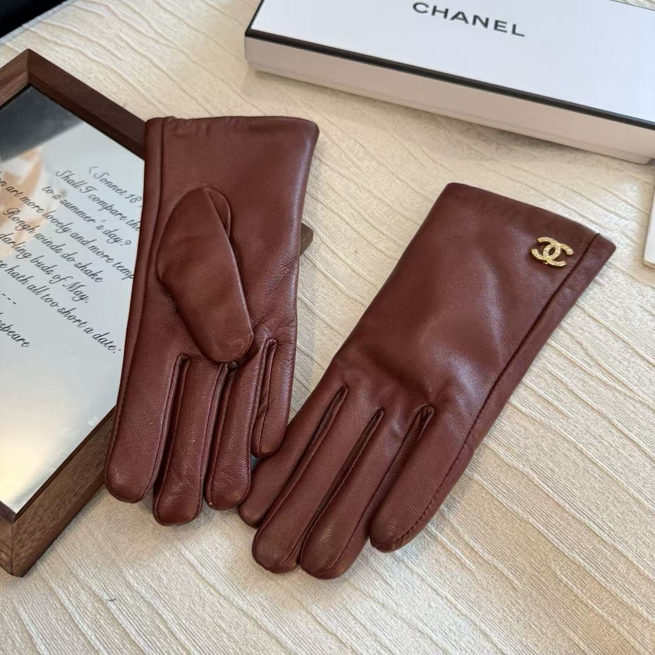 CHANE1 ダブルC ウール＆ラムスキン グローブ【50％割引+送料無料】