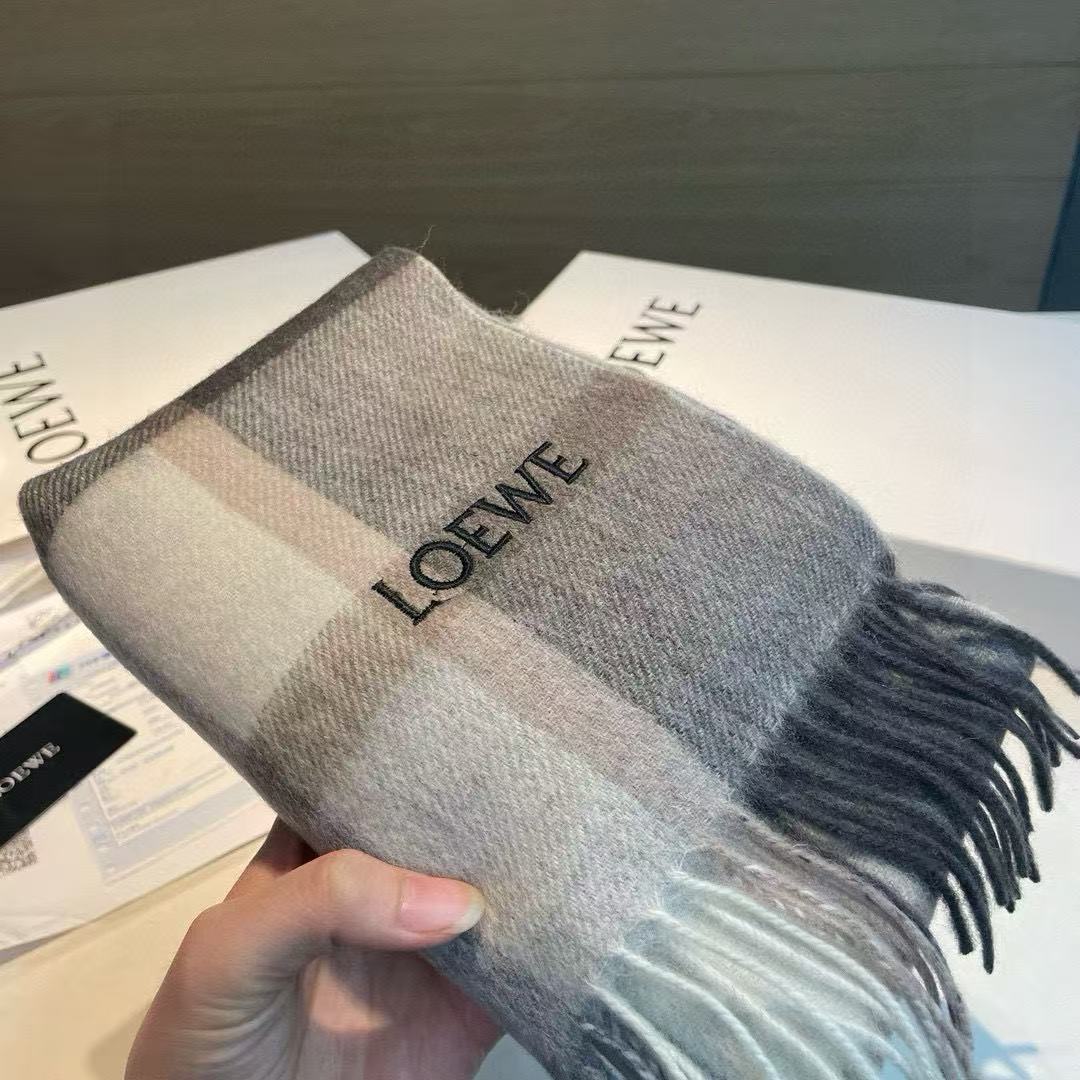 L0WEW 刺繍入りレターカシミアスカーフ【50％割引+送料無料】