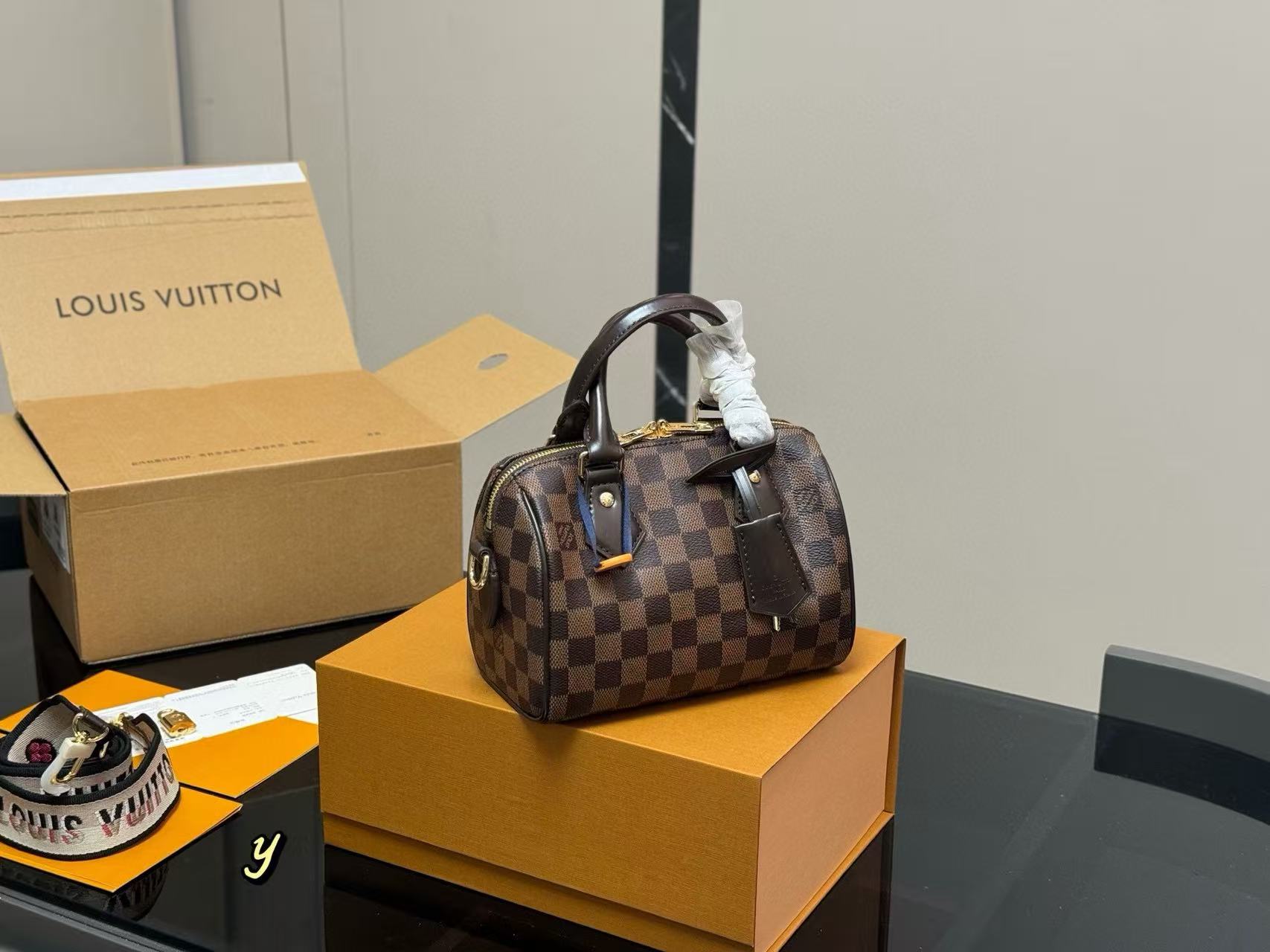 LVチェックハンドバッグ【50％割引+送料無料】