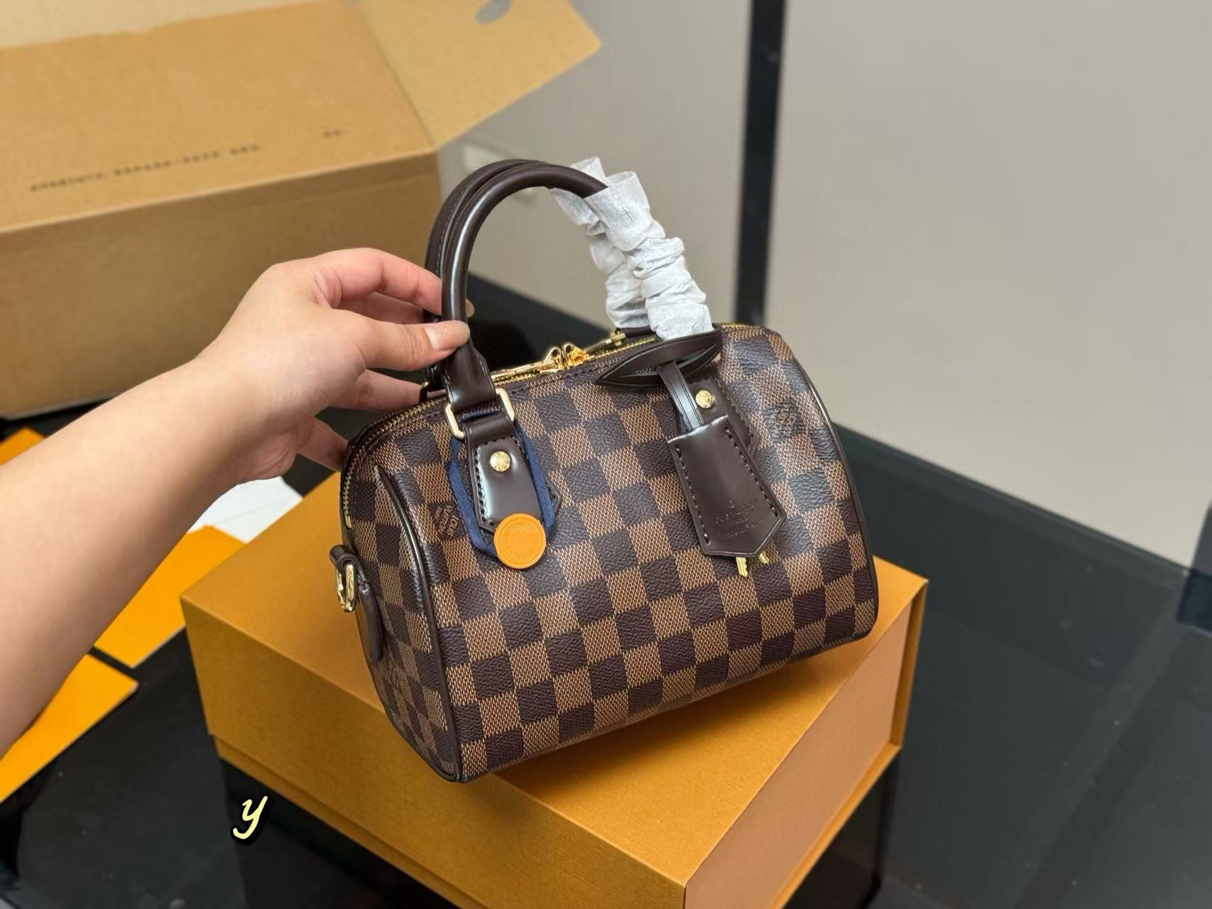 LVチェックハンドバッグ【50％割引+送料無料】