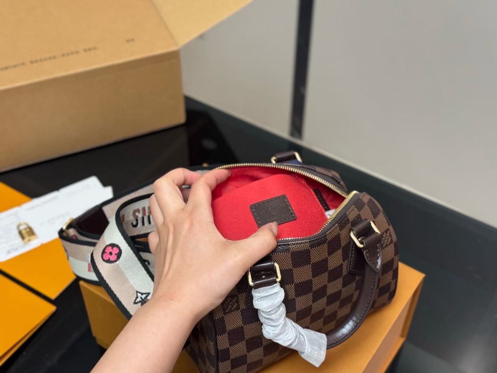 LVチェックハンドバッグ【50％割引+送料無料】