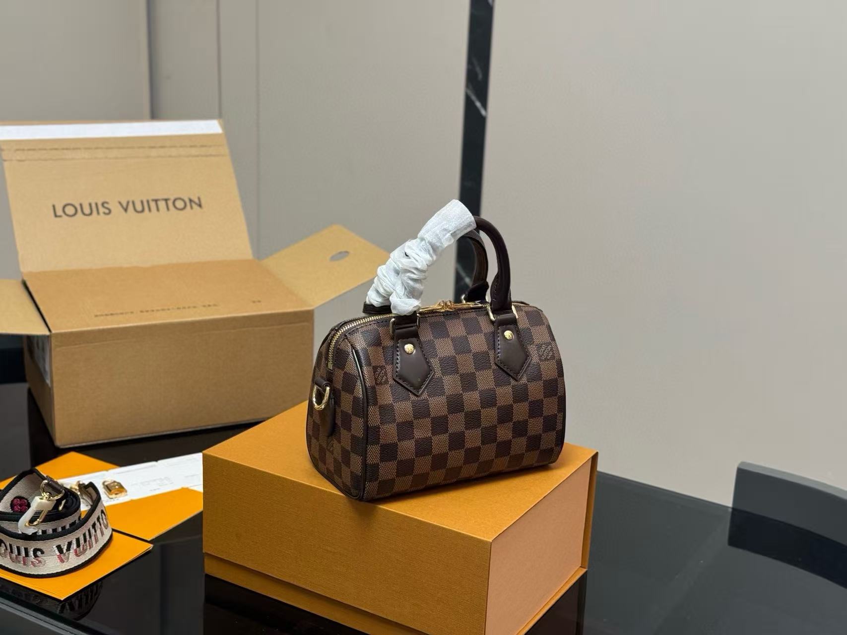 LVチェックハンドバッグ【50％割引+送料無料】