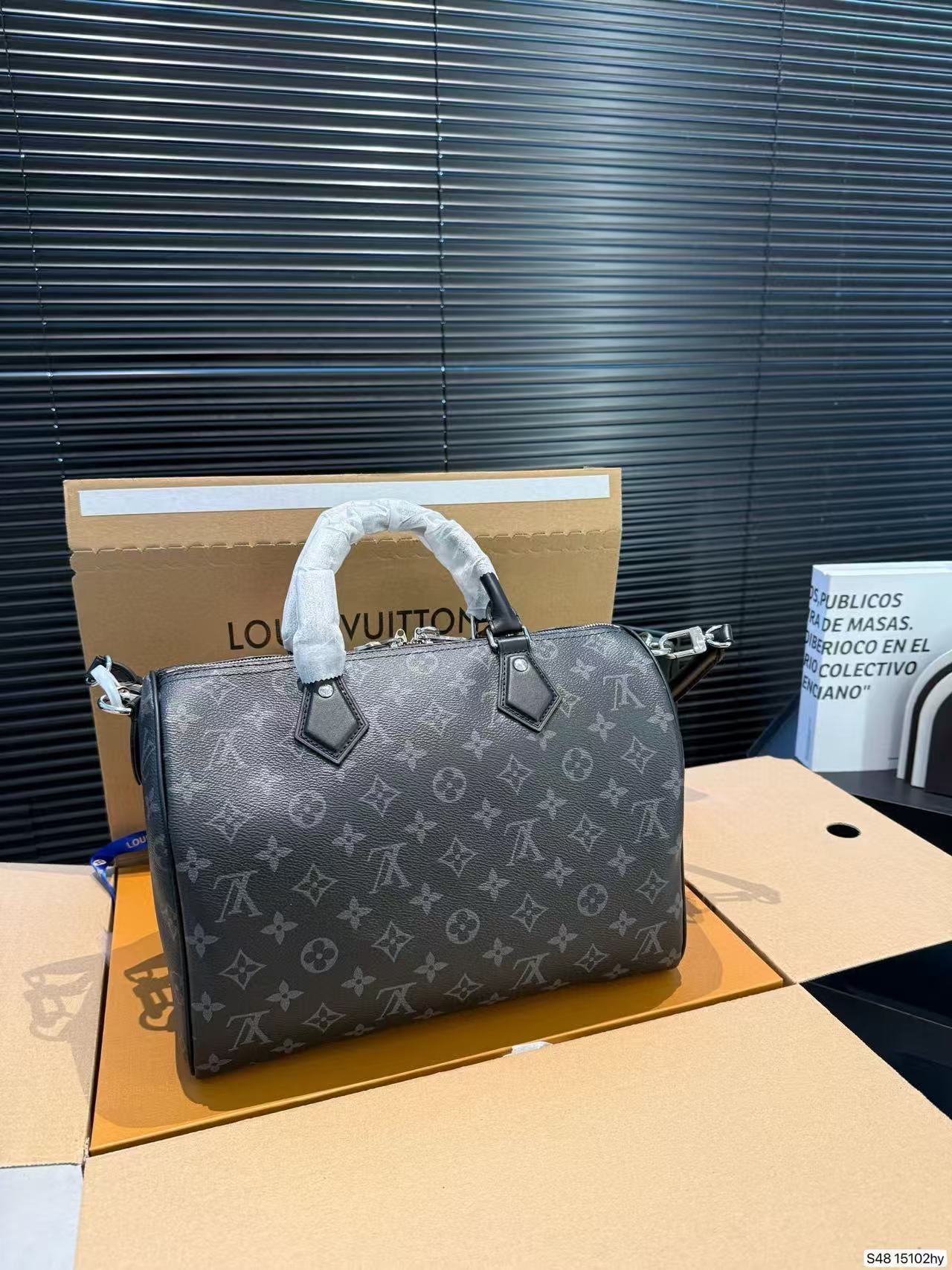 LVチェーンメンズハンドバッグ【50%割引+送料無料】