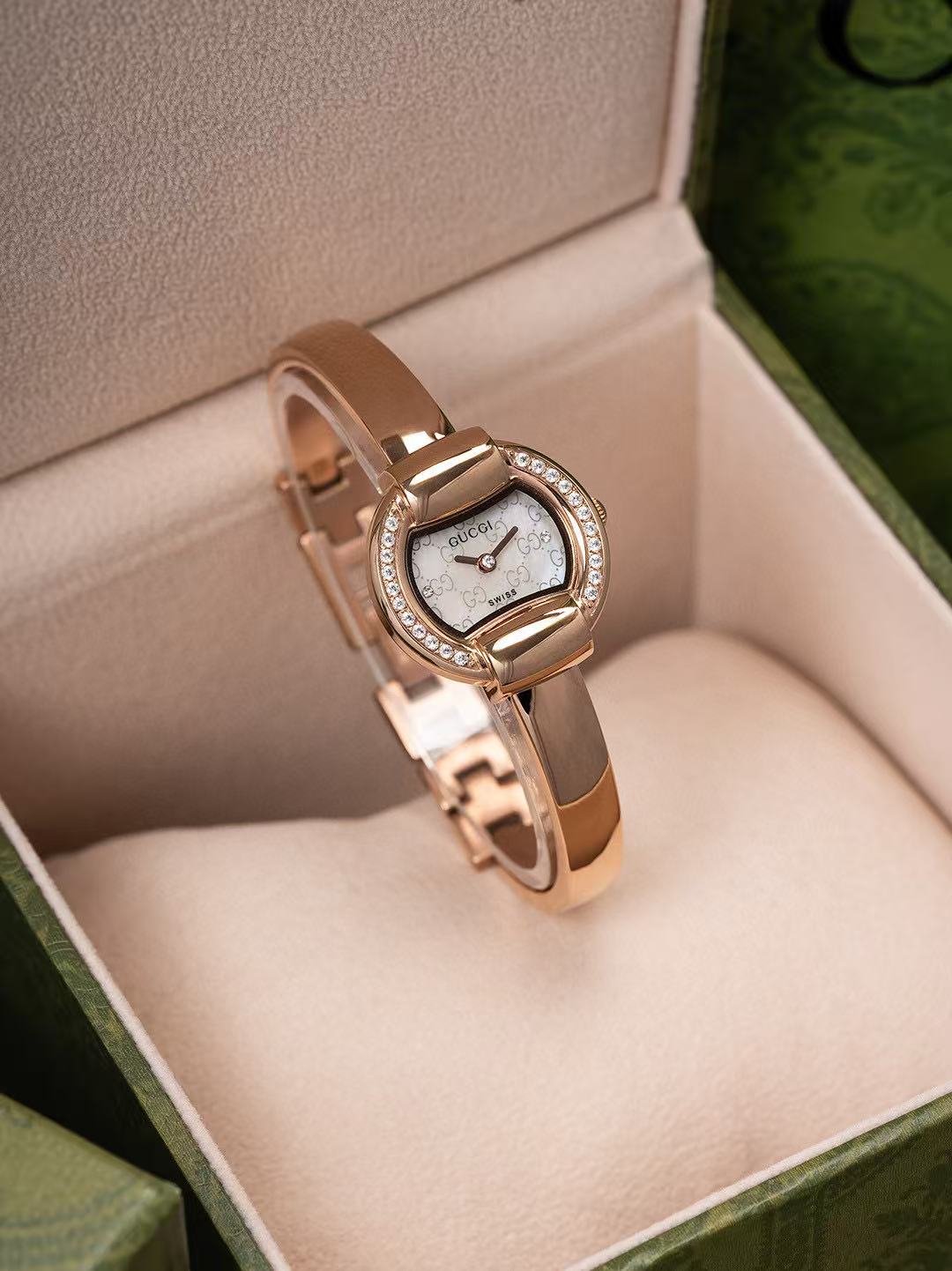 GUCC1 クラシック ダブルG レディースウォッチ【50%割引+送料無料】