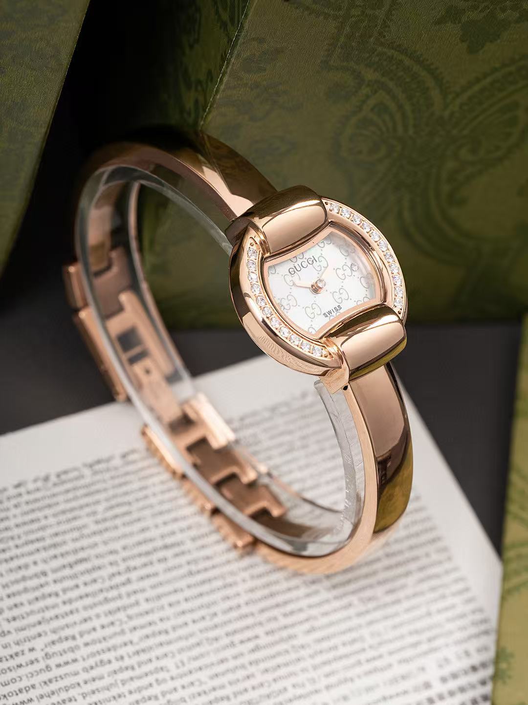 GUCC1 クラシック ダブルG レディースウォッチ【50%割引+送料無料】