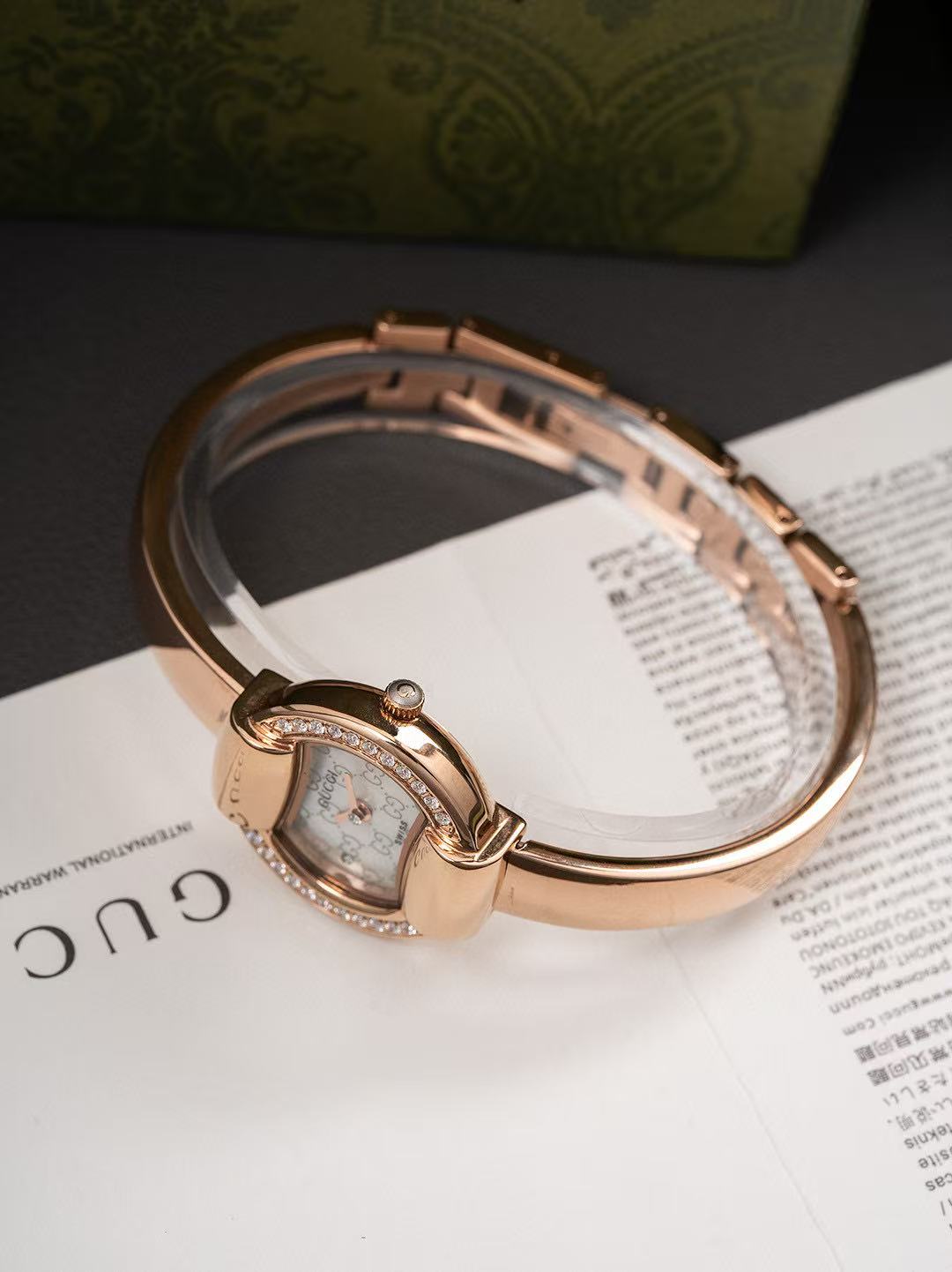 GUCC1 クラシック ダブルG レディースウォッチ【50%割引+送料無料】