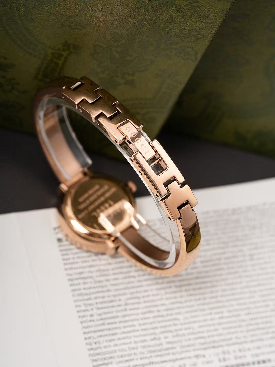 GUCC1 クラシック ダブルG レディースウォッチ【50%割引+送料無料】