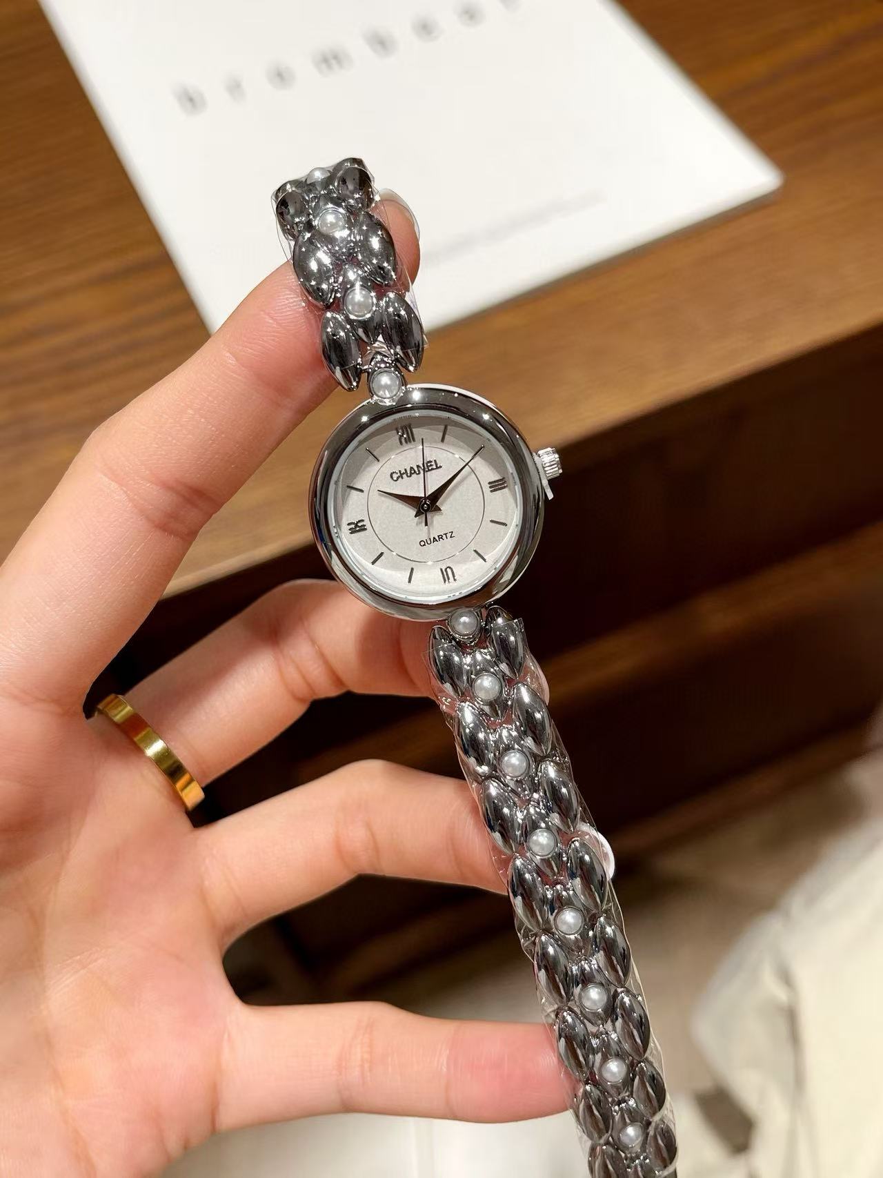 CHANE1 ラウンドパール スチールストラップ レディースウォッチ【50%割引+送料無料】