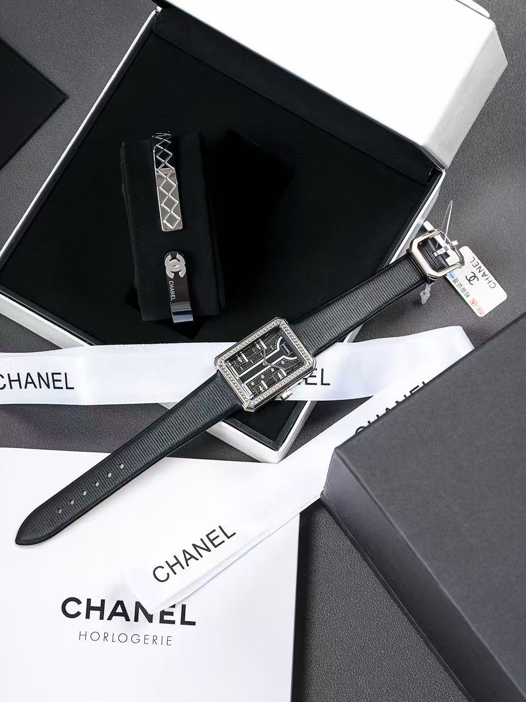 CHANE1 ダイヤモンドセット スクエア レザーウォッチ【50％割引+送料無料】