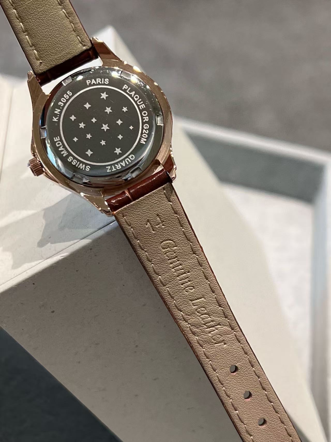 CHANE1ラウンドダイヤモンドセットレザーストラップウォッチ【50%割引+送料無料】