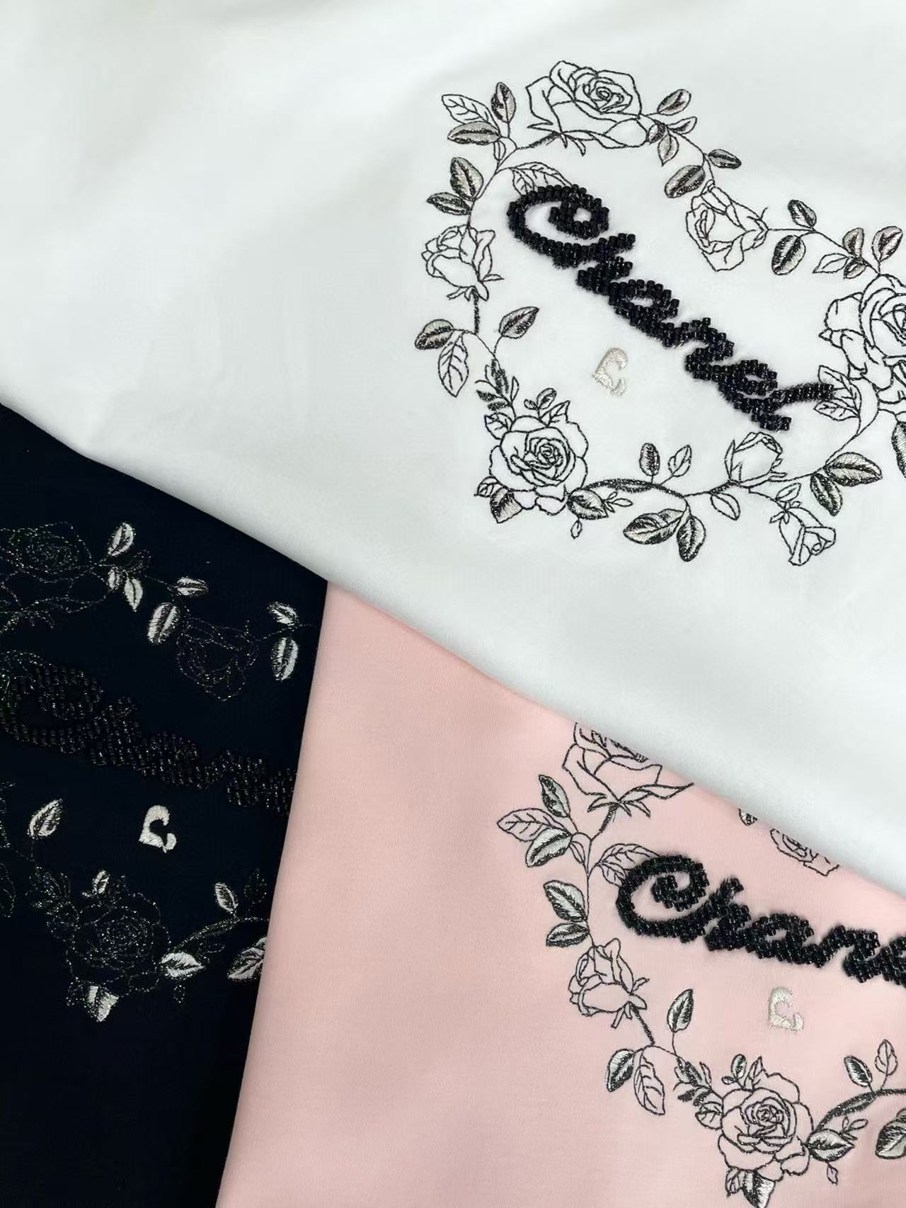 CHANE1 刺繍ハートビーズロゴTシャツ【50％割引+送料無料】