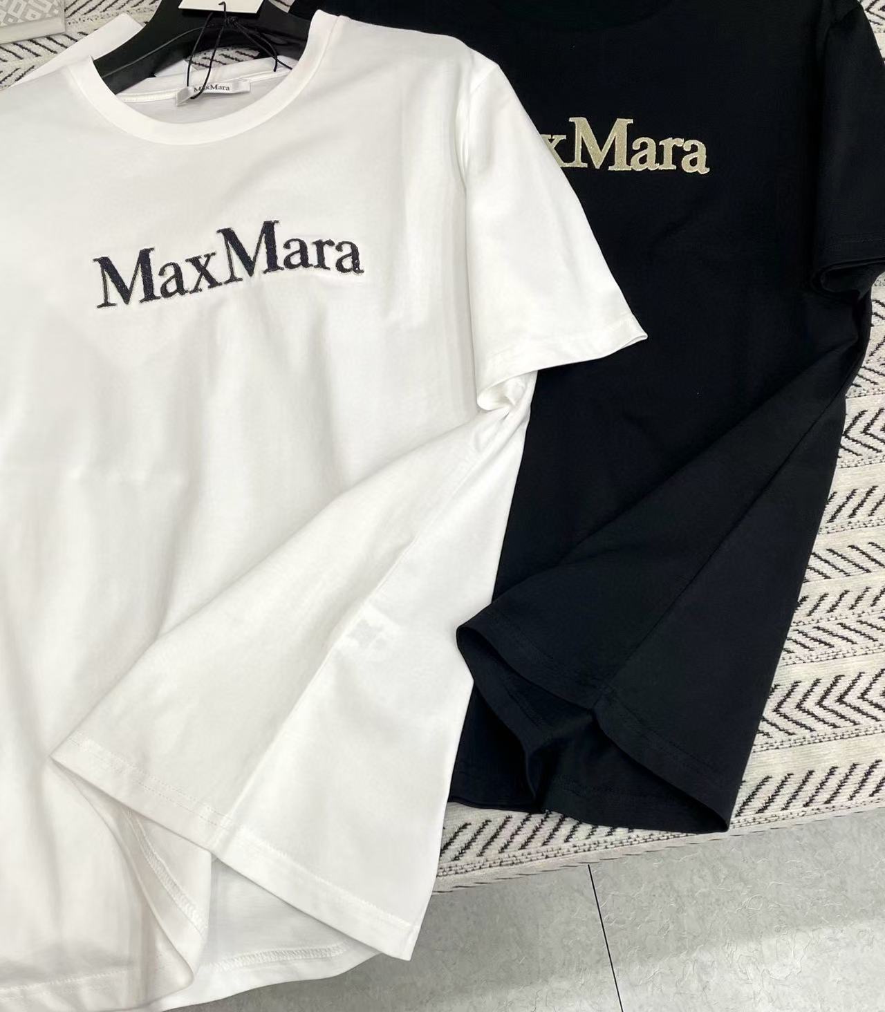 MaxMaraスパンコール刺繍レターTシャツ【50％割引+送料無料】