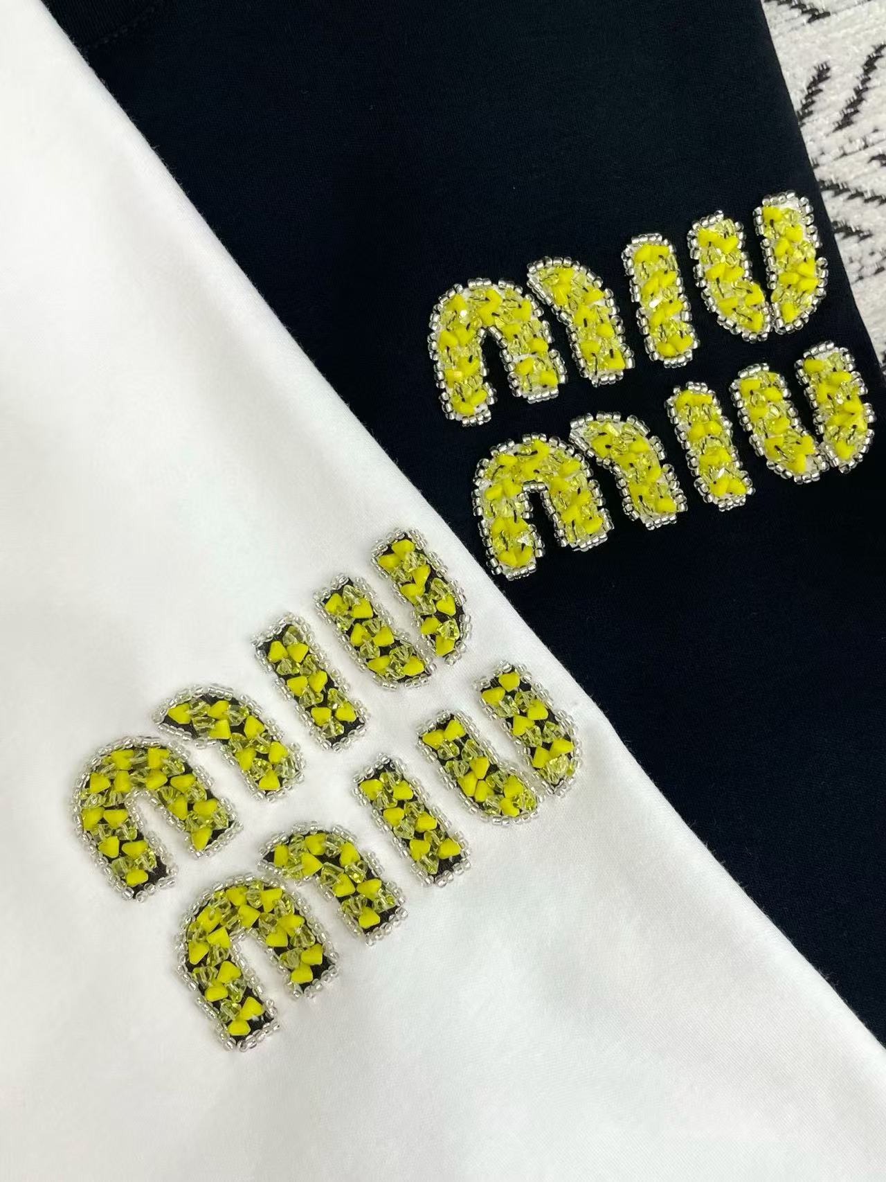 M1UM1U シンプルビーズレターTシャツ【50％割引+送料無料】