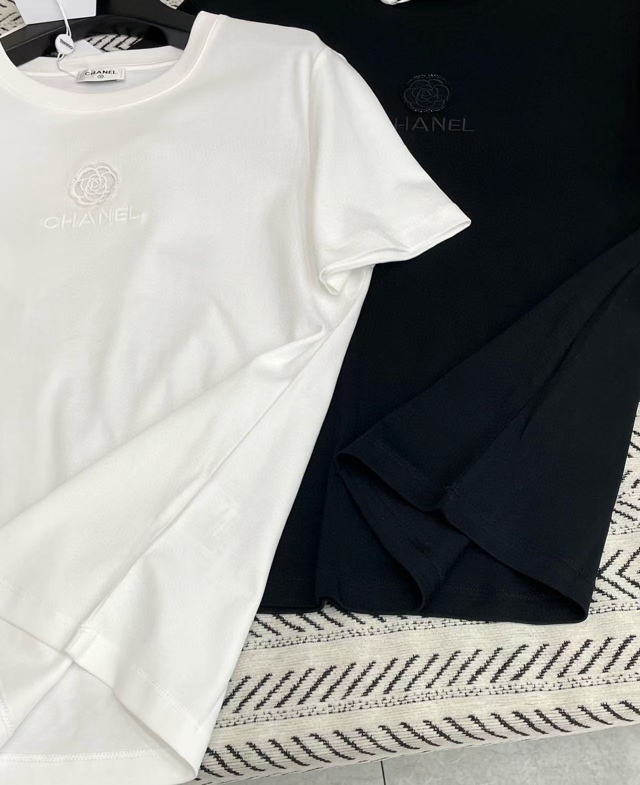 CHANE1 刺繍カメリアレターTシャツ【50％割引+送料無料】
