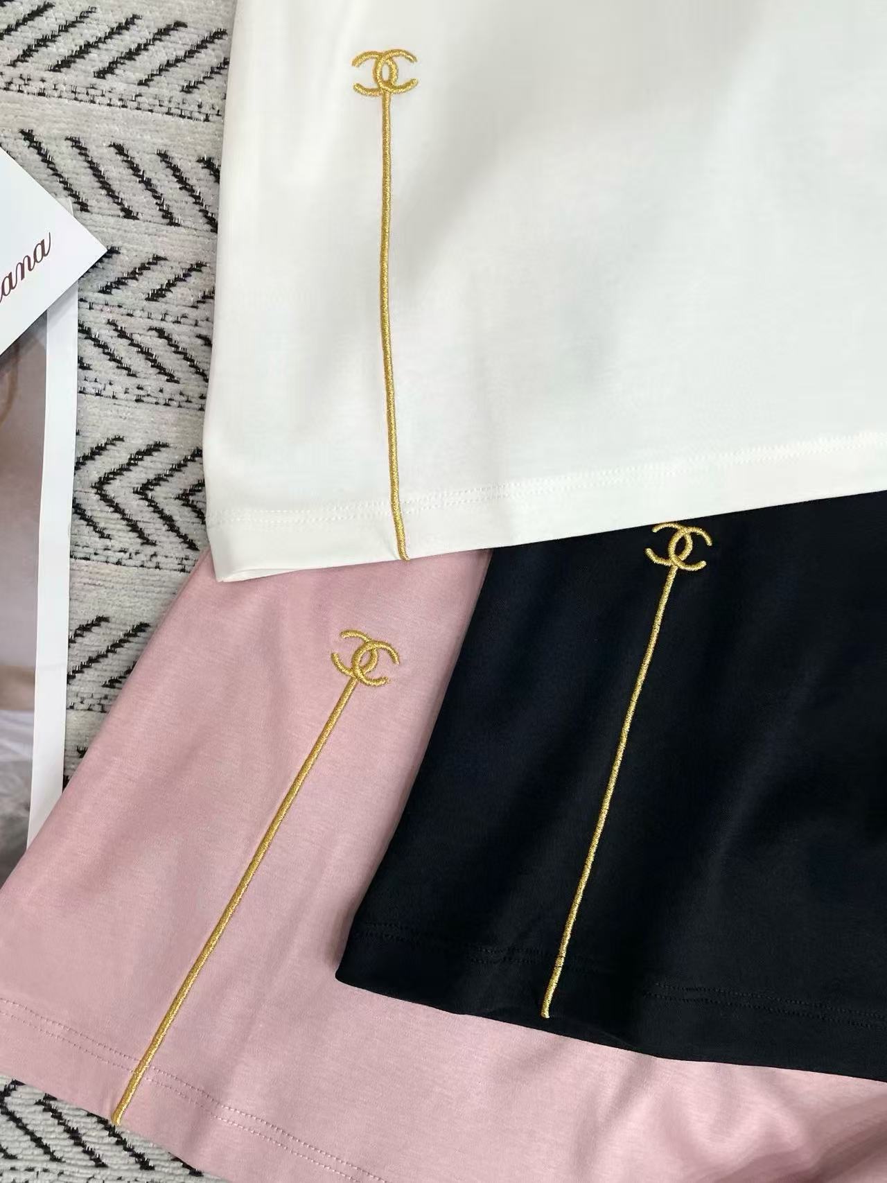 CHANE1 シンプル刺繍ロゴTシャツ【50%割引+送料無料】