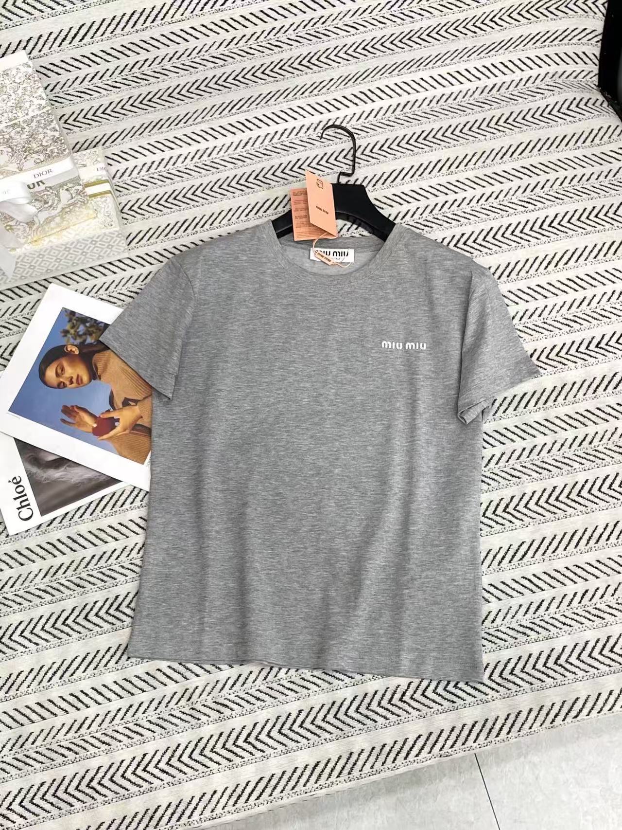 M1UM1U シンプルレターTシャツ【50％割引+送料無料】