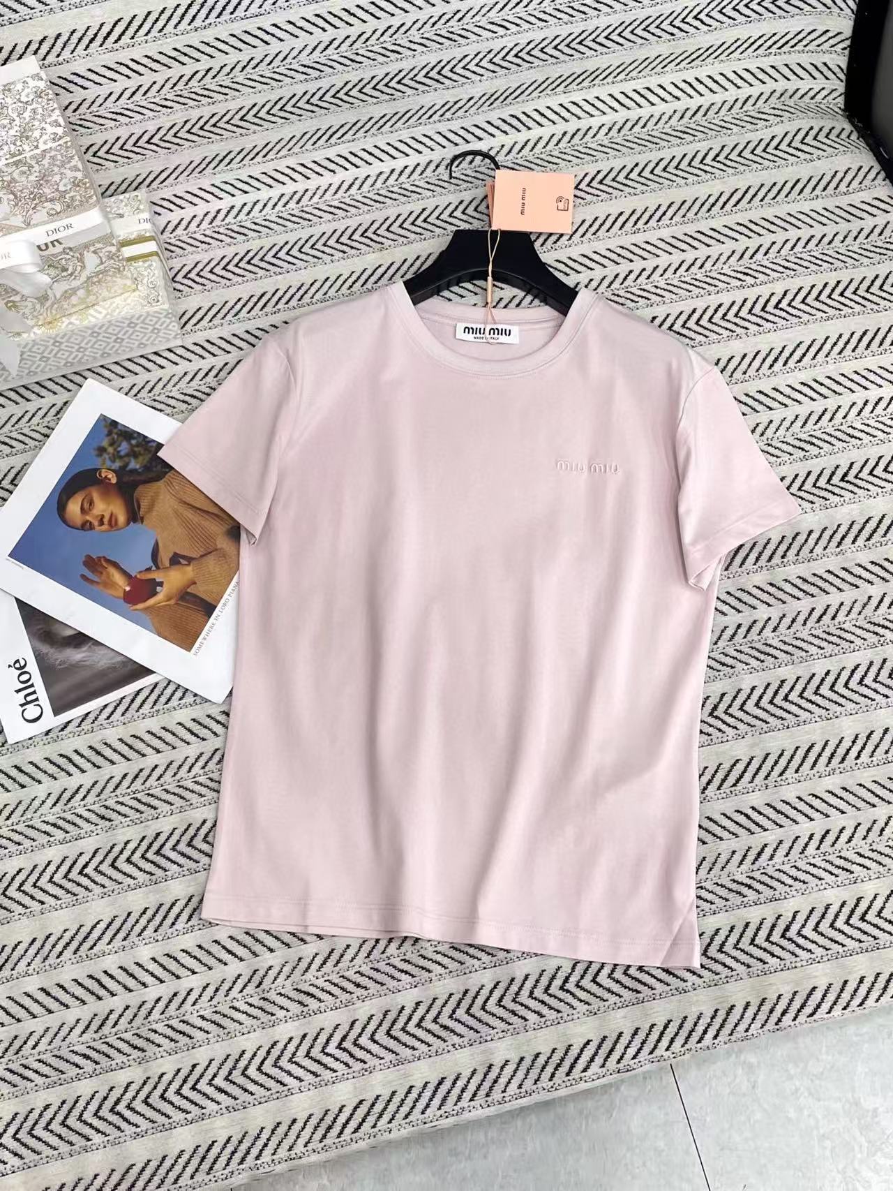 M1UM1U シンプルレターTシャツ【50％割引+送料無料】