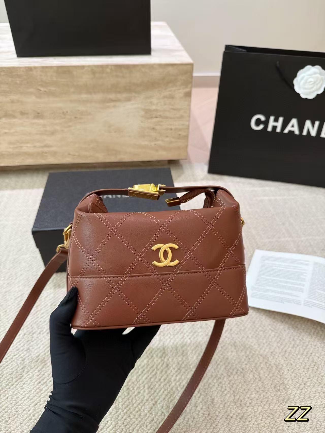 CHANE1 レザーハンドバッグ/クロスボディバッグ【50％割引+送料無料】