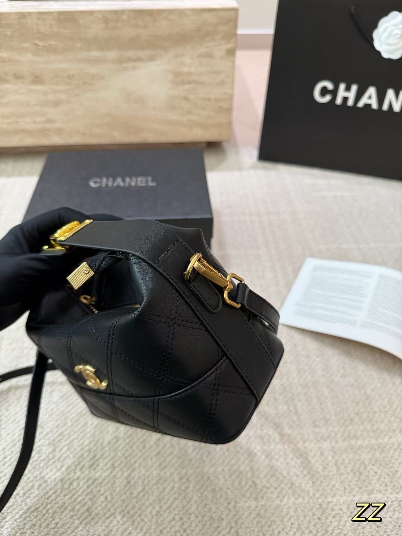 CHANE1 レザーハンドバッグ/クロスボディバッグ【50%割引+送料無料】