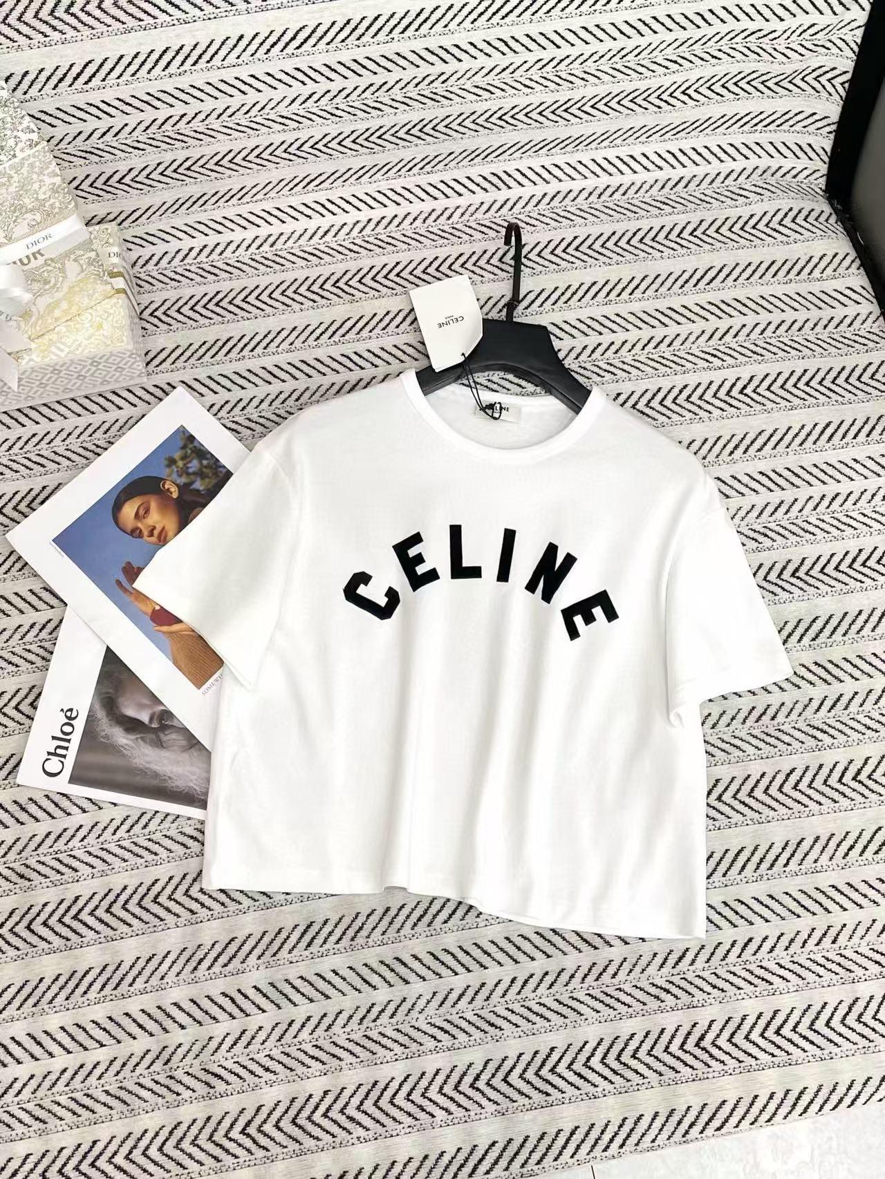 CEL1NE フロックレター 半袖Tシャツ【50％割引+送料無料】