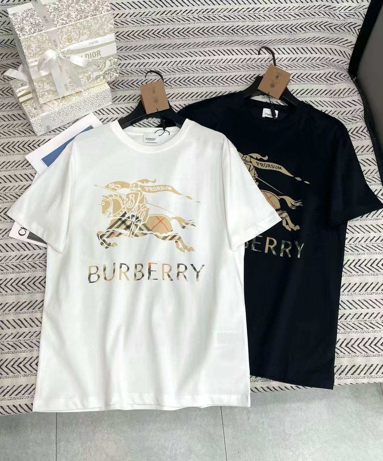 BUR8ERRY ウォーホース レターTシャツ【50％割引+送料無料】