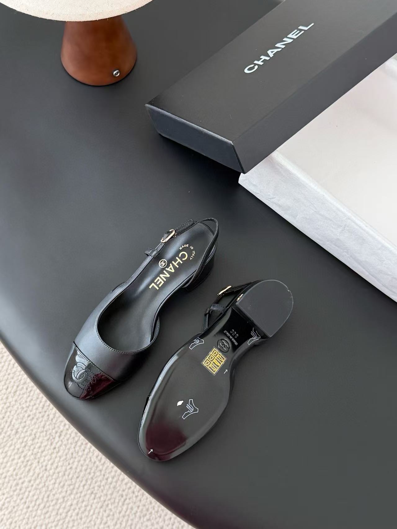 CHANE1 高品質ダブルCレザーローヒールシューズ【50%割引+送料無料】
