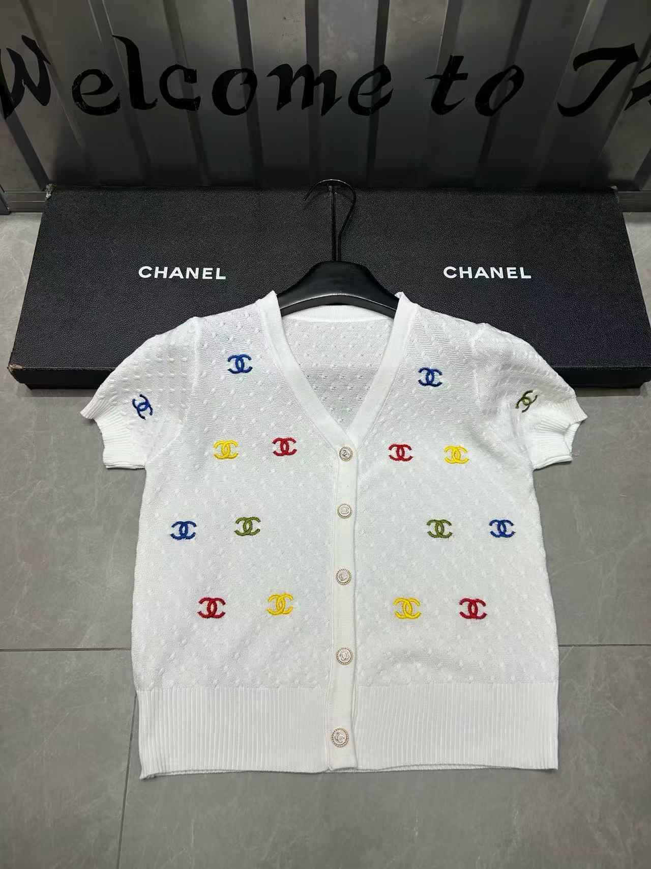 CHANE1 ダブルCロゴ刺繍 フルロゴ ウールカーディガン【50％割引+送料無料】