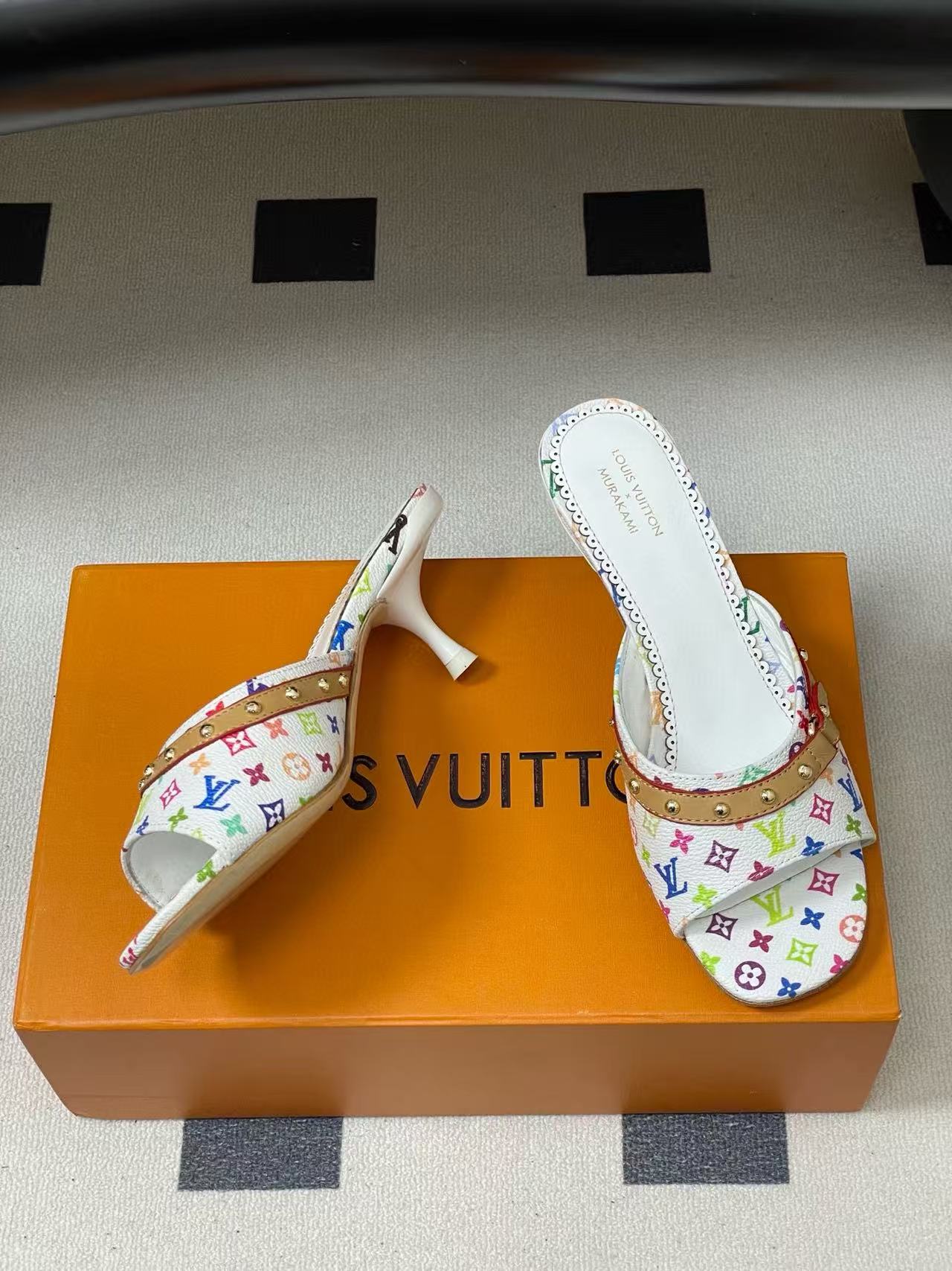 LVの高品質プリントローヒールシューズ【50％割引+送料無料】