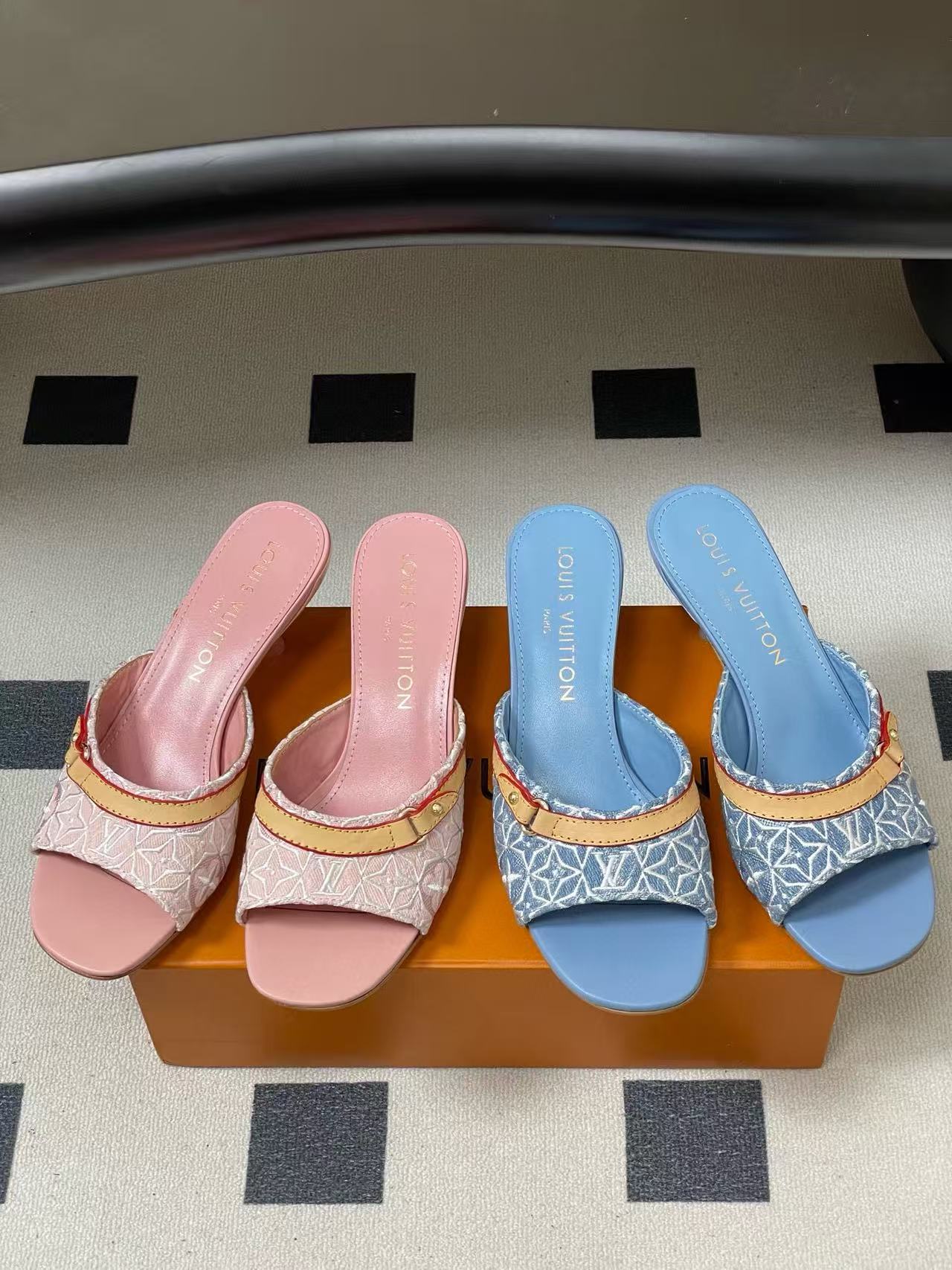 LVの高品質刺繍プリントローヒールシューズ【50％割引+送料無料】