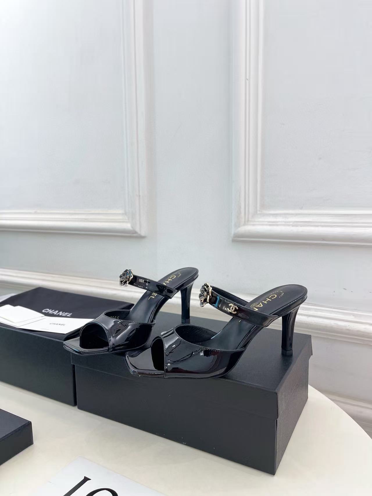 CHANE1 高品質ダブルC カメリア ハイヒールサンダル【50％割引+送料無料】