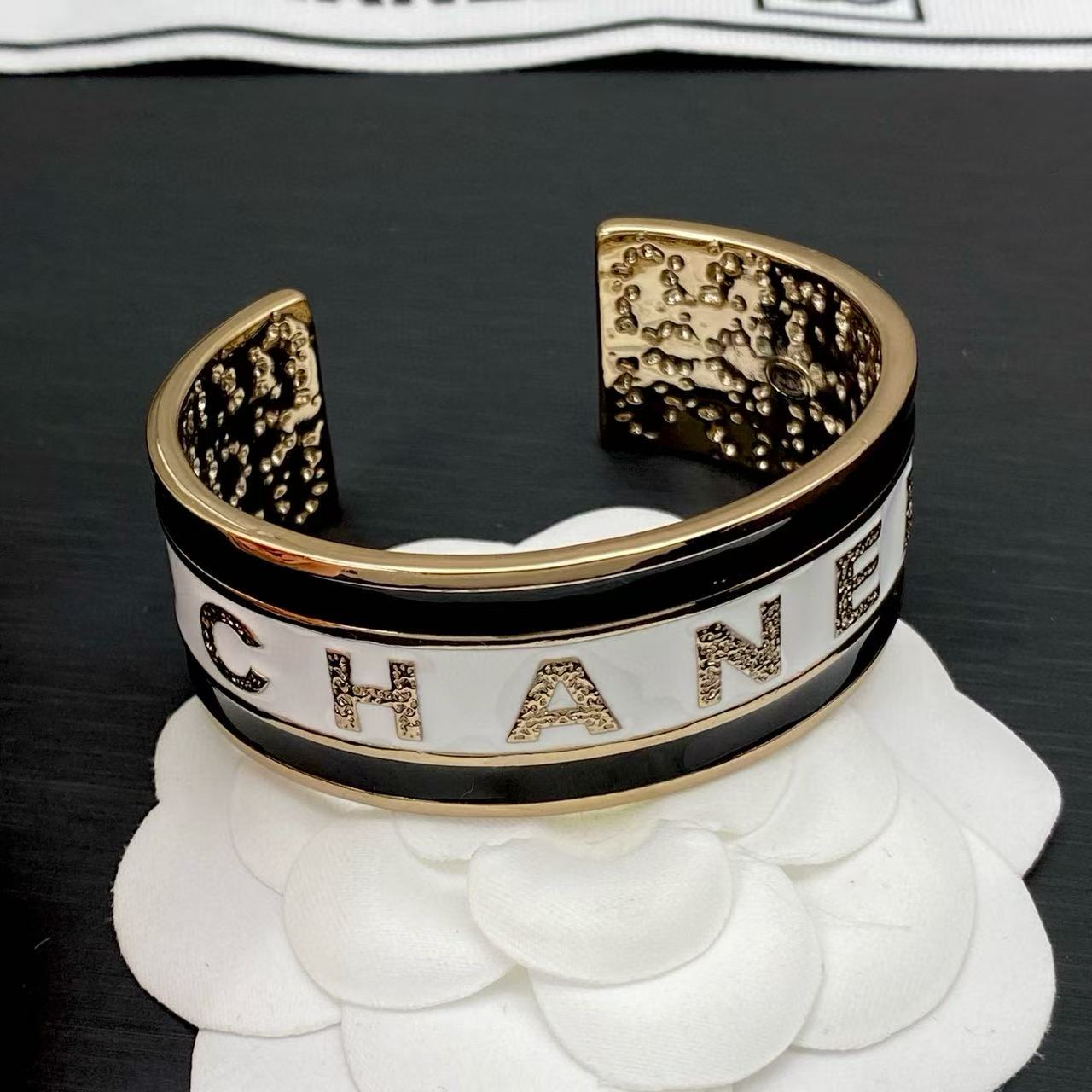 CHANE1 ダブルC オープンブレスレット【50％割引+送料無料】