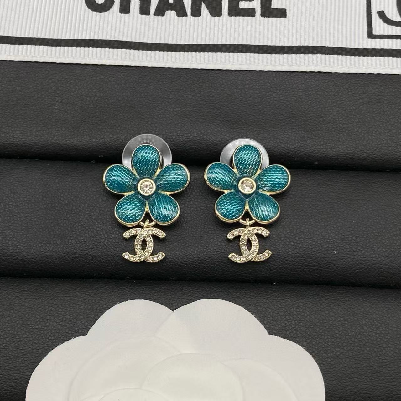 CHANE1 ダブルC フラワー スタッドピアス【50％割引+送料無料】