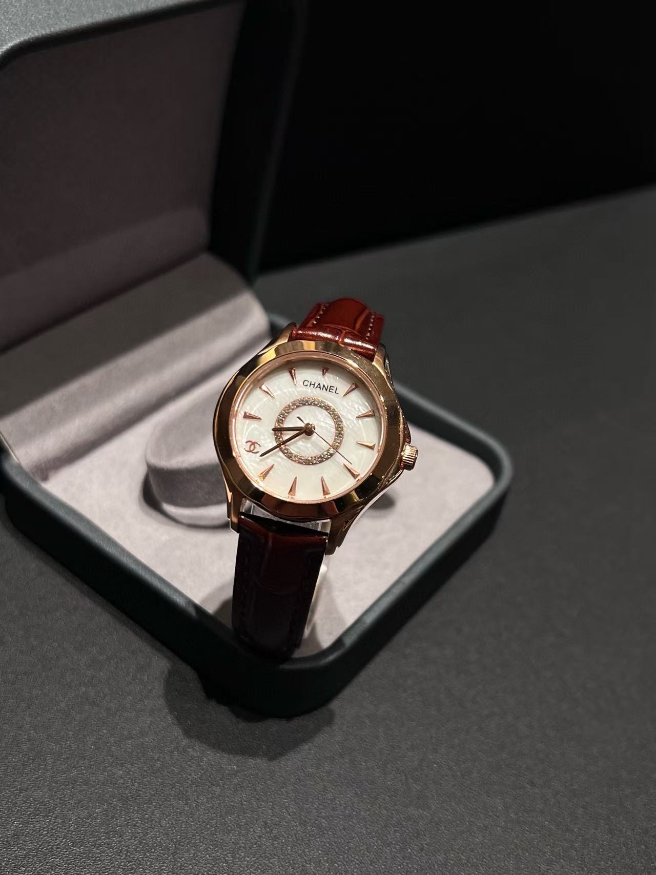 CHANE1 レザーストラップ レディースウォッチ【50%割引+送料無料】