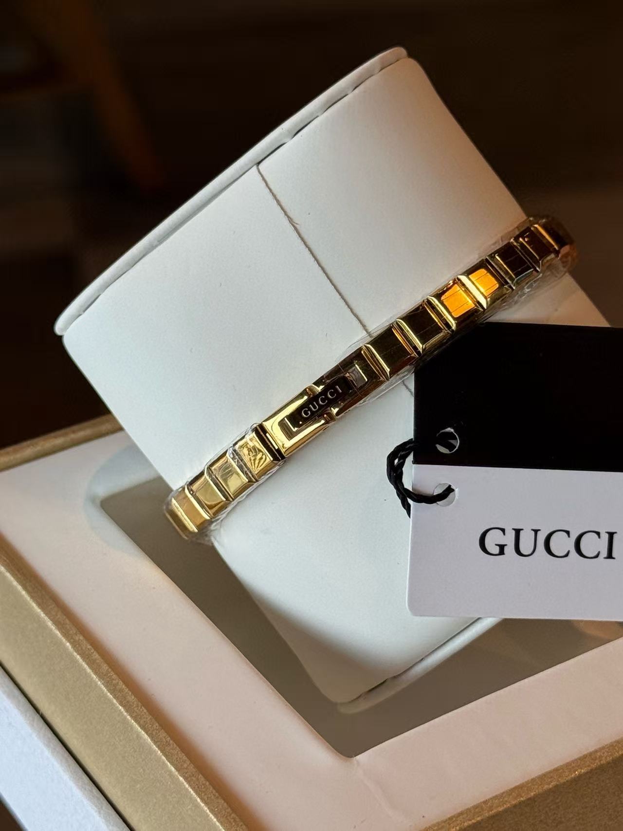 GUCC1 ダイヤモンドセット ラウンド型レディースウォッチ【50%割引+送料無料】