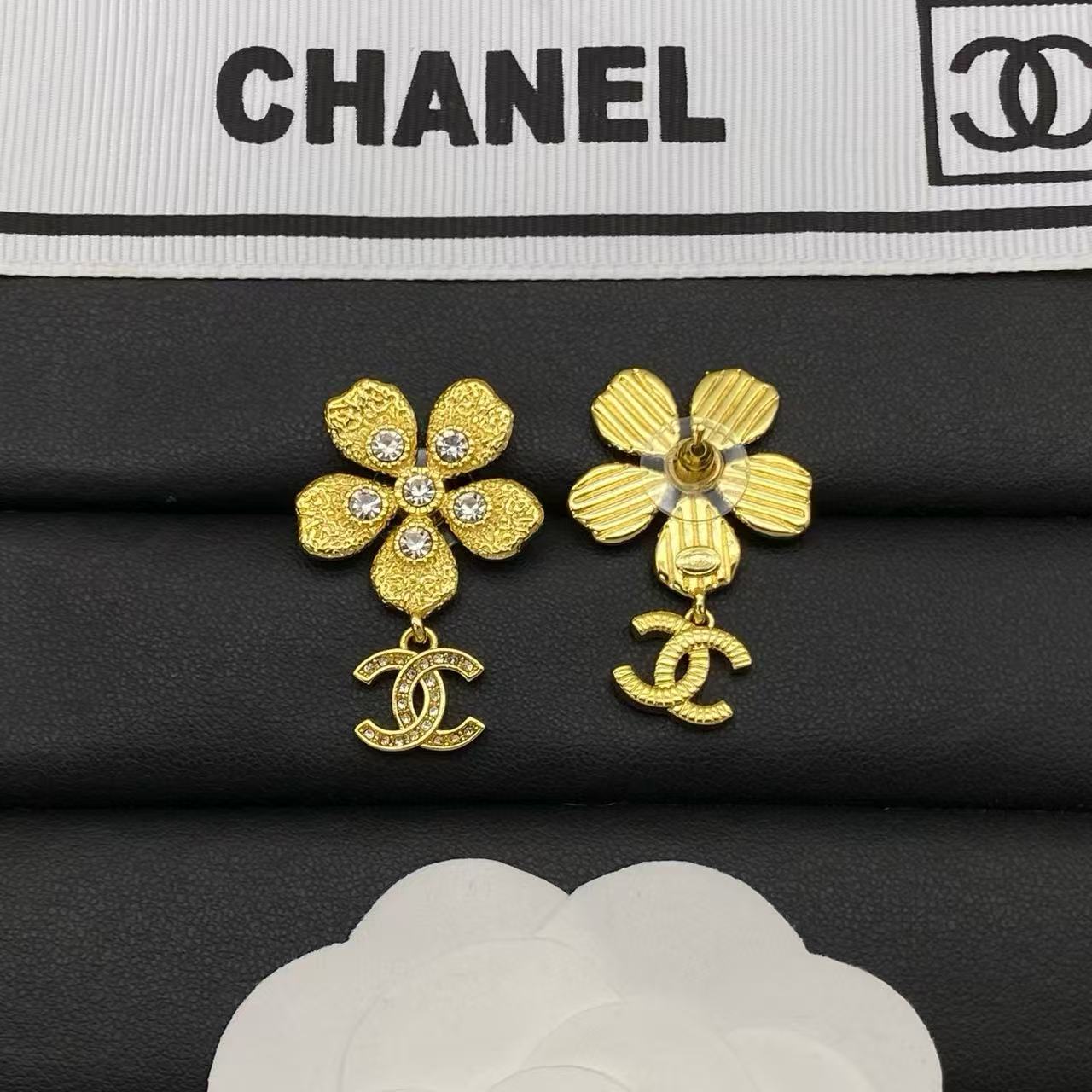 CHANE1 フラワー ダブルC ダイヤモンド スタッドピアス【50％割引+送料無料】