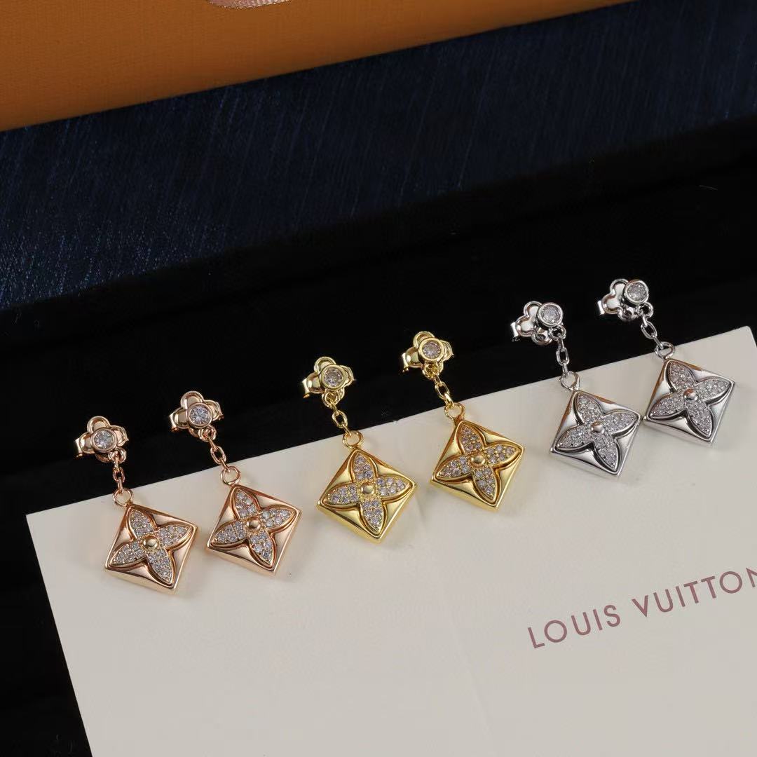 LV 四つ葉のクローバー ダイヤモンド スタッド イヤリング【50%割引+送料無料】