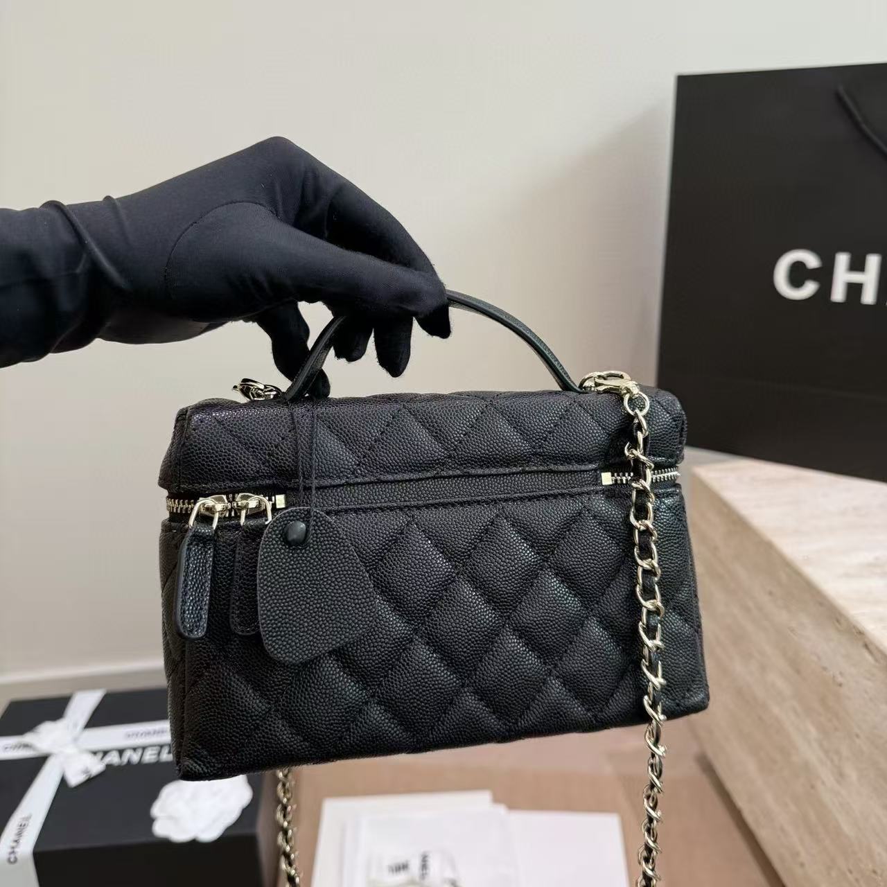 CHANE1 ライチ柄レザーチェーンバッグ【50％割引+送料無料】