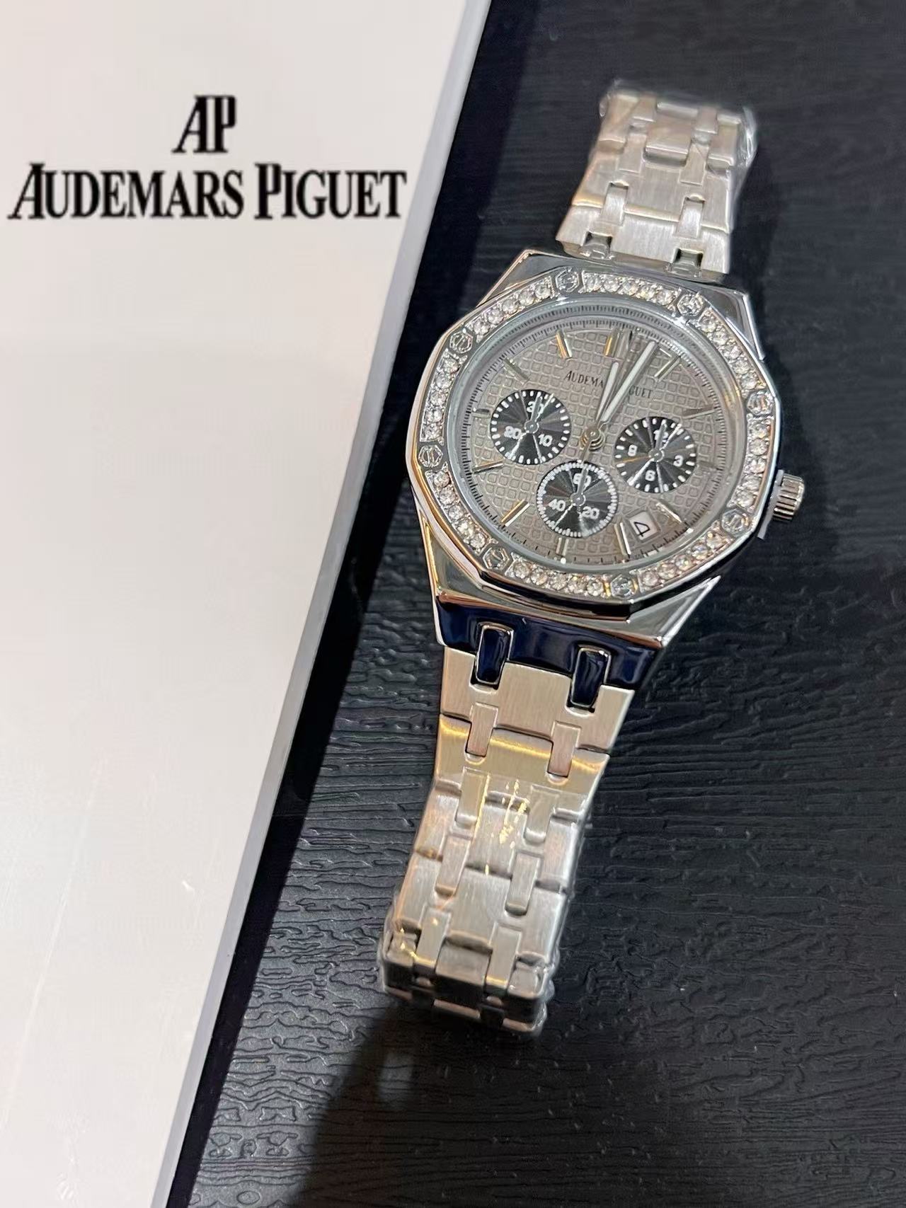 Audemarsp1gueダイヤモンドをあしらったスチールストラップのレディース腕時計【50％割引+送料無料】