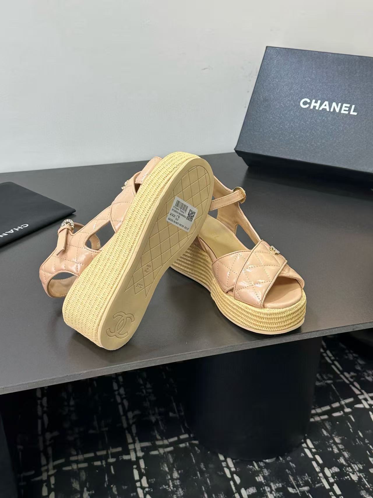 CHANE1 高品質ダブルCラムスキン厚底サンダル【50％割引+送料無料】