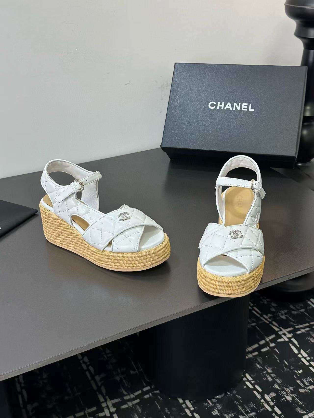 CHANE1 高品質ダブルCラムスキン厚底サンダル【50％割引+送料無料】