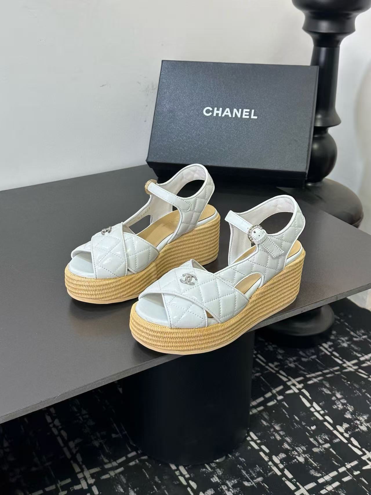 CHANE1 高品質ダブルCラムスキン厚底サンダル【50％割引+送料無料】