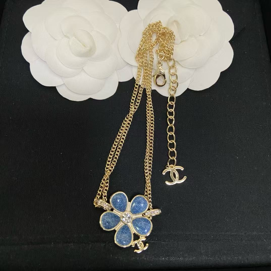 CHANE1 ブルー ダブルC フラワーネックレス【50％割引+送料無料】