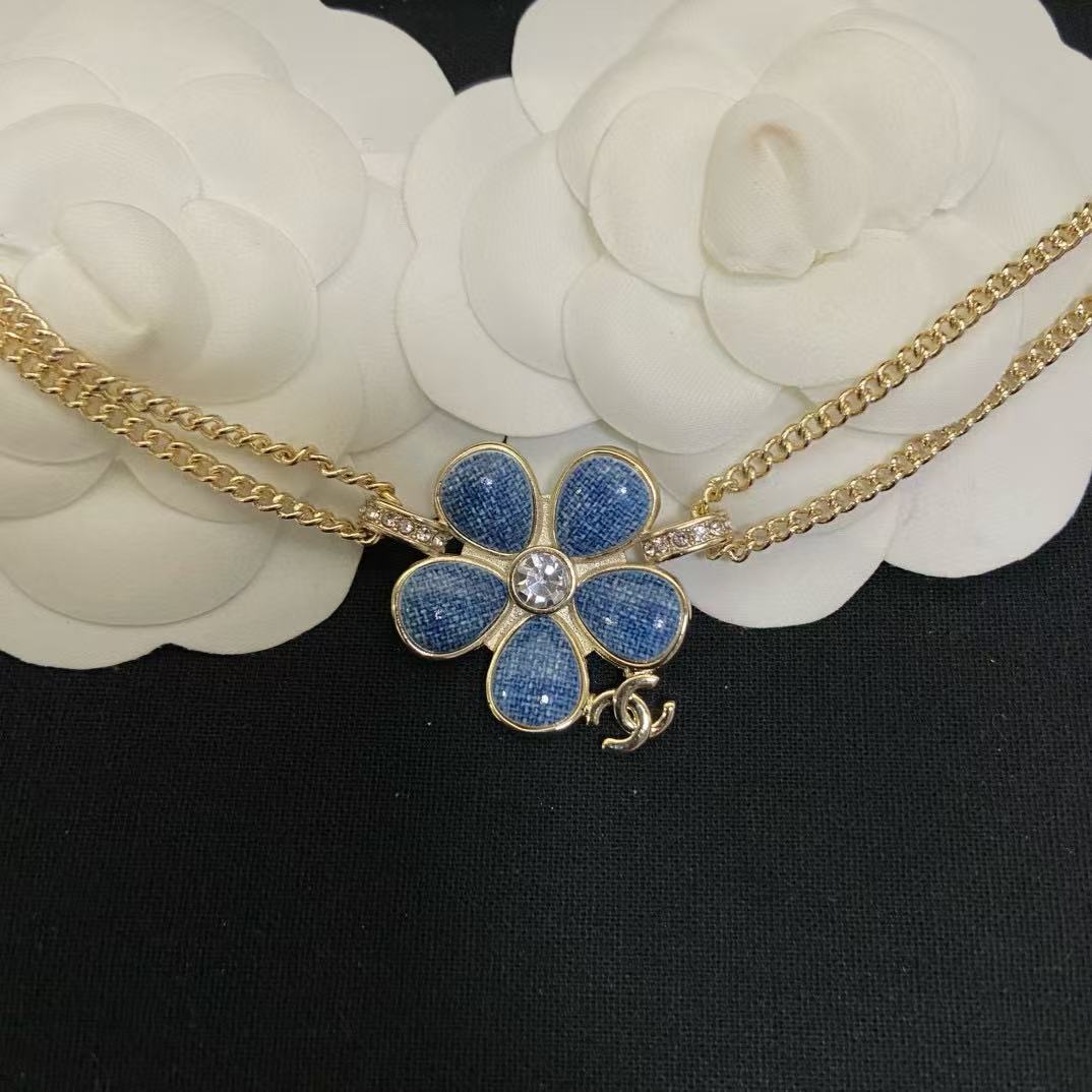 CHANE1 ブルー ダブルC フラワーネックレス【50％割引+送料無料】