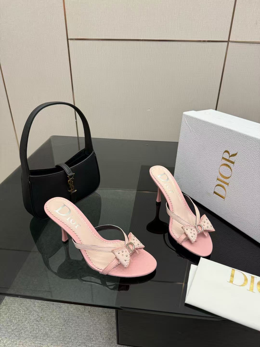 DIORの高品質ボウハイヒール【50％割引+送料無料】