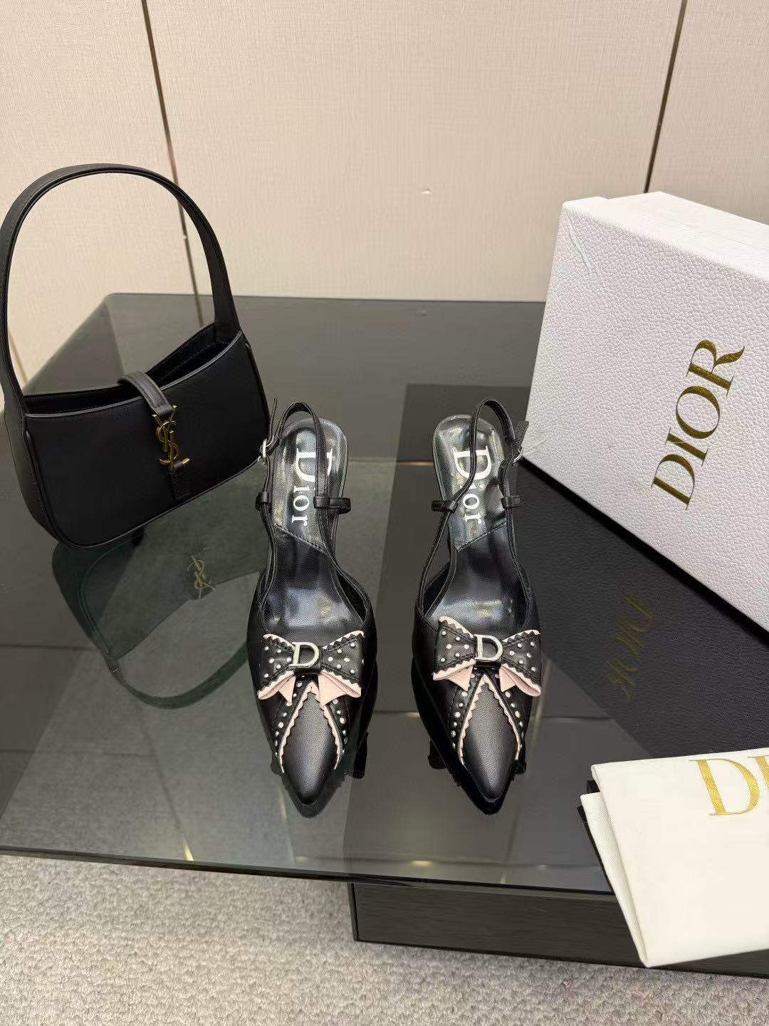 DIOR 高品質レザー ポインテッドトゥ バタフライ ハイヒール【50％割引+送料無料】